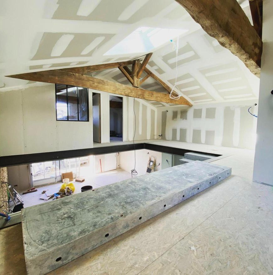 Combles plaqués avec îlot central et velux