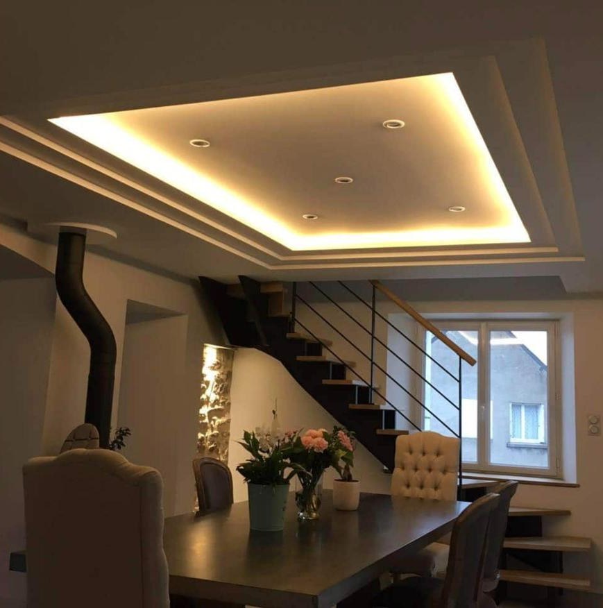 Plafond à gorge lumineuse