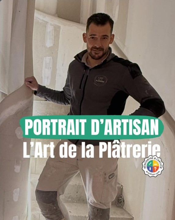 Portrait de Paul Lardeux dans un escalier en plâtre, publié par Artivisor sous le titre Portrait d'artisan